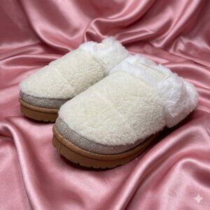 NWT Juicy Couture Cozy Cream Silver Glitter Shine Shoes